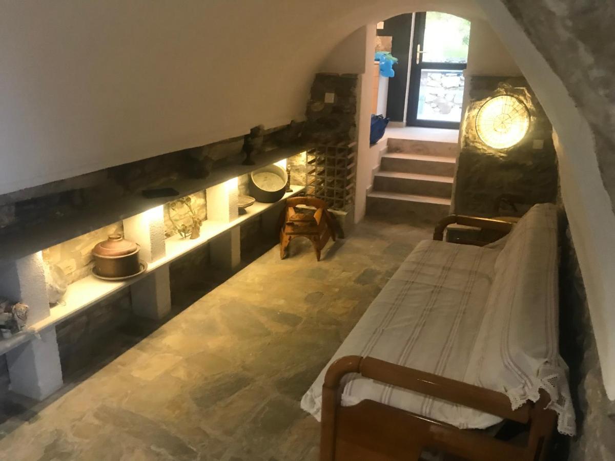 Lagadi 1860 Guest House Trakhila Luaran gambar
